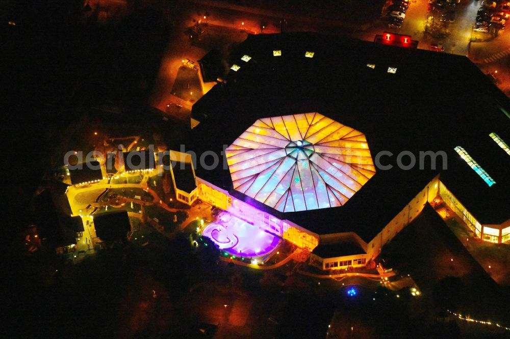 Aerial image at night Ludwigsfelde - Night lighting Spa and swimming pools at the swimming pool of the leisure facility of Kristall Baeof AG in Ludwigsfelde in the state Brandenburg, Germany