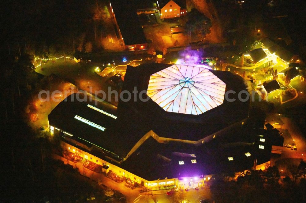 Aerial image at night Ludwigsfelde - Night lighting Spa and swimming pools at the swimming pool of the leisure facility of Kristall Baeof AG in Ludwigsfelde in the state Brandenburg, Germany