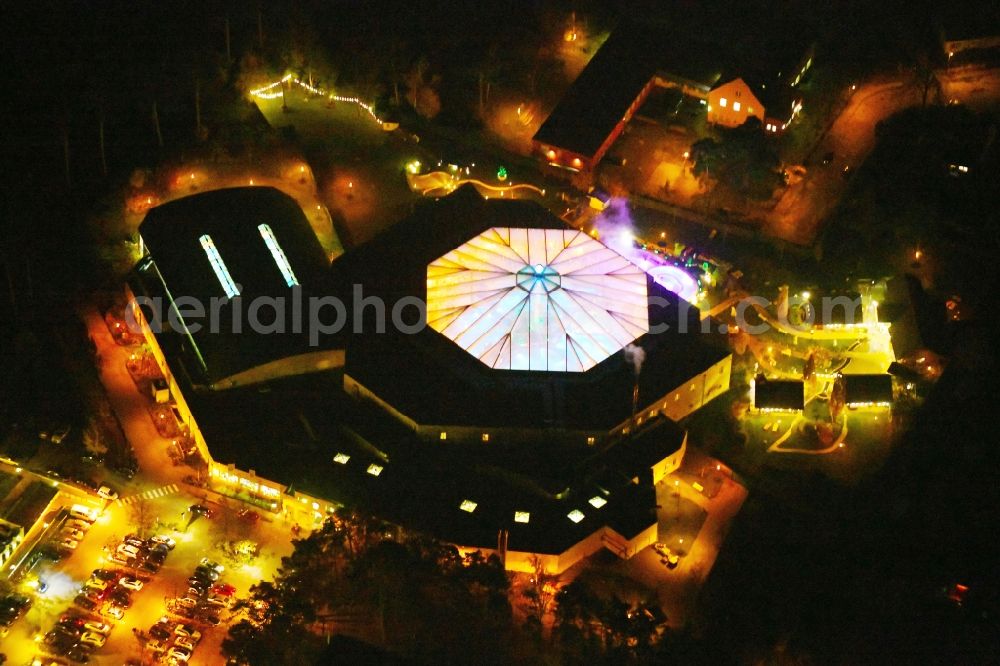 Aerial photograph at night Ludwigsfelde - Night lighting Spa and swimming pools at the swimming pool of the leisure facility of Kristall Baeof AG in Ludwigsfelde in the state Brandenburg, Germany