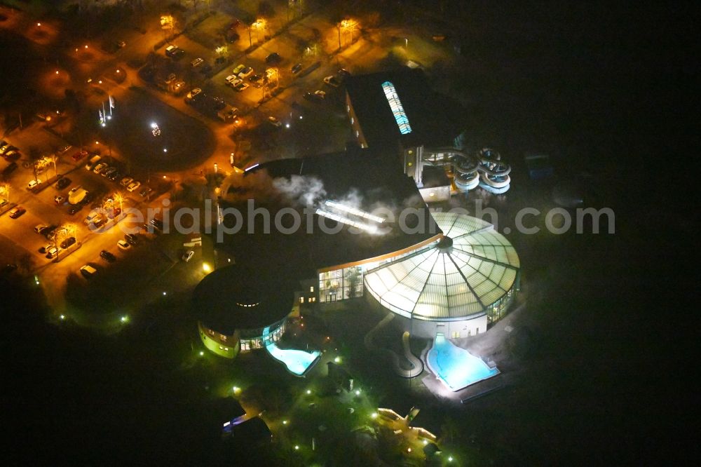 Aerial photograph at night Zeulenroda-Triebes - Night lighting Spa and swimming pools at the swimming pool of the leisure facility Waikiki Zeulenroda in Zeulenroda-Triebes in the state Thuringia, Germany