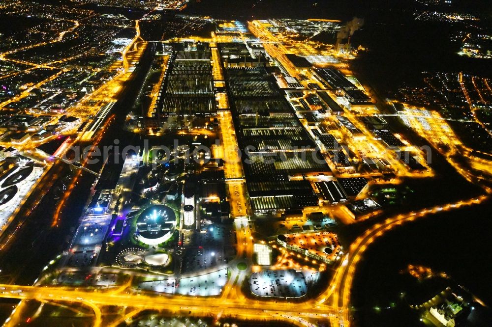 Aerial image at night Wolfsburg - Night lighting Tourist attraction and sightseeing Autostadt GmbH on factorysgelaende of Volkswagen AG in Wolfsburg in the state Lower Saxony, Germany