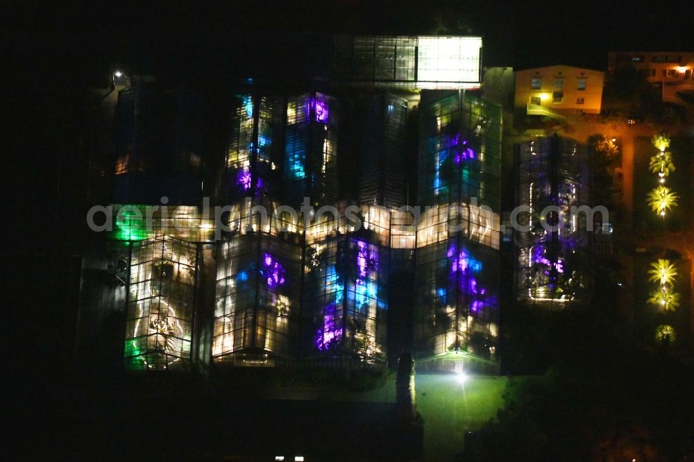 Potsdam at night from the bird perspective: Night lighting tourist attraction and sightseeing Botonischen Garten on show Potsdam Castle Night in the district Brandenburger Vorstadt in Potsdam in the state Brandenburg, Germany