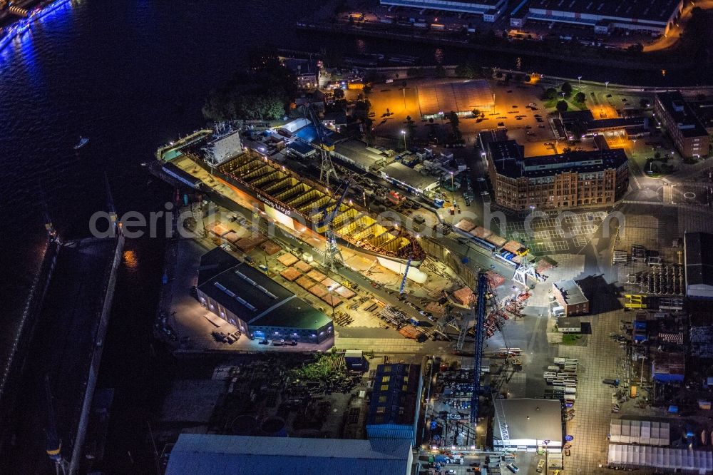 Aerial photograph at night Hamburg - Night view of installation work on a tanker hull in dry dock / Blohm and Voss Dock Elbe in Hamburg. Clearly visible are the different sections of the Scots and future tanker. The dry dock Elbe 17 is one of the largest dry dock in Europe. It is located on the grounds of the Blohm + Voss shipyard in Hamburg