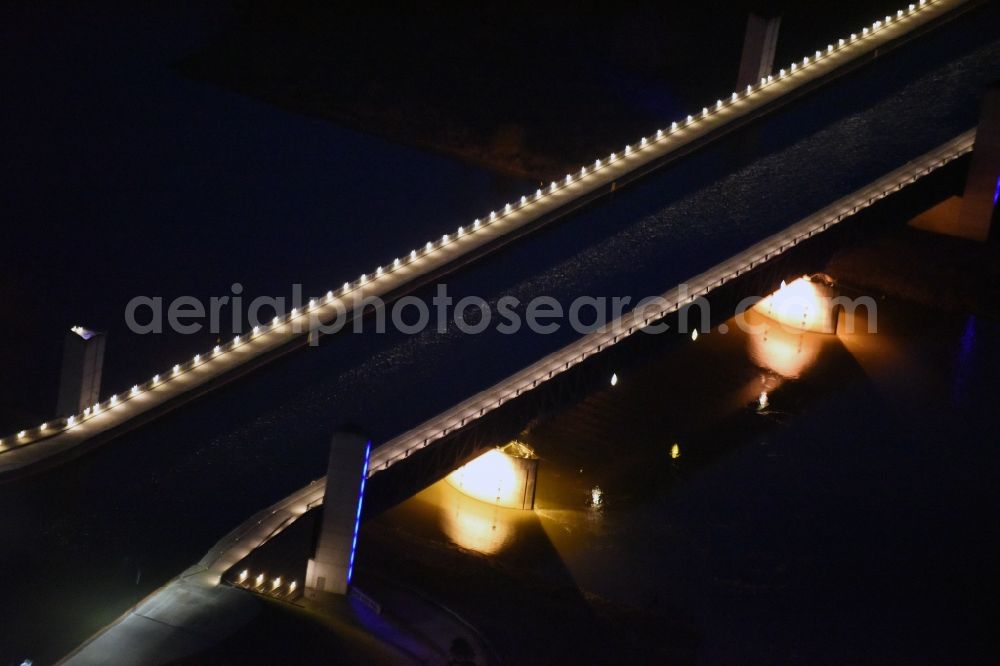 Aerial photograph at night Hohenwarthe - Night lighting water way on the Trough bridge crossing from the Mittelland Canal over the River Elbe to the Elbe-Havel Canal to the waterway intersection in Hohenwarthe in Saxony-Anhalt