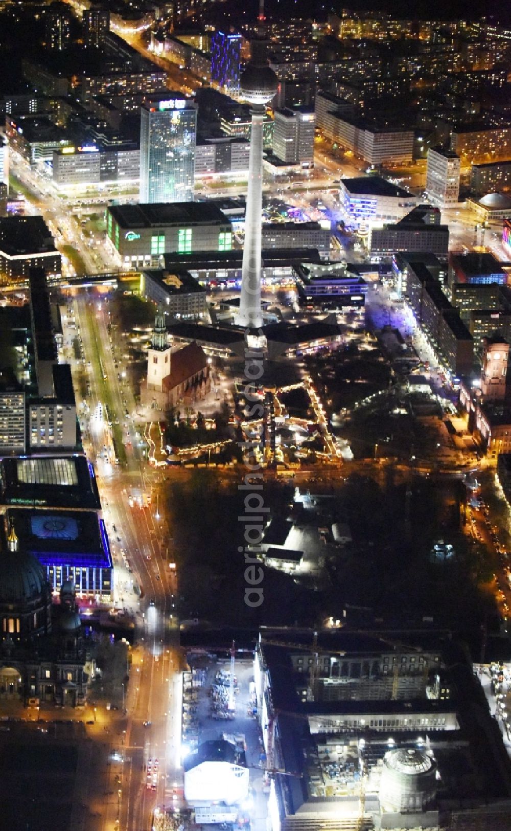 Aerial image at night Berlin - Night view of construction site for the new building the largest and most important cultural construction of the Federal Republic, the building of the Humboldt Forum in the form of the Berlin Palace