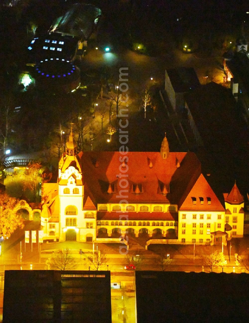 Leipzig at night from the bird perspective: Night lighting Building of the indoor arena KONGRESSHALLE on Zoo Leipzig in the district Mitte in Leipzig in the state Saxony, Germany