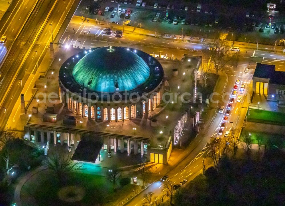 Aerial photograph at night Düsseldorf - Night lighting building of the indoor arena Tonhalle in the district Pempelfort in Duesseldorf in the state North Rhine-Westphalia, Germany