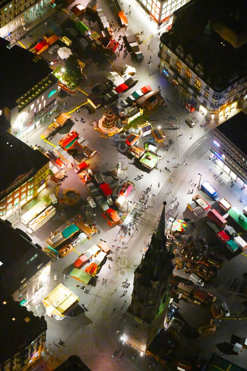 Aerial photograph at night Halle (Saale) - Night lighting Sale and food stands and trade stalls in the market place on Marktplatz on Roter Turm in Halle (Saale) in the state Saxony-Anhalt, Germany