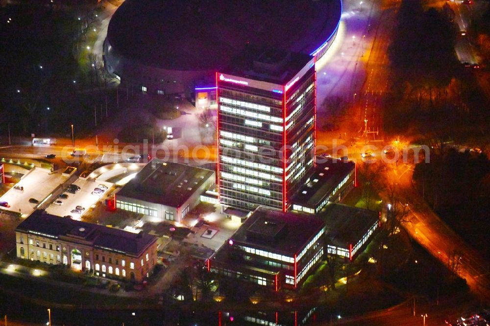 Aerial image at night Braunschweig - Night lighting Banking administration building of the financial services company Braunschweigische Landessparkasse on place Friedrich-Wilhelm-Platz in Brunswick in the state Lower Saxony, Germany