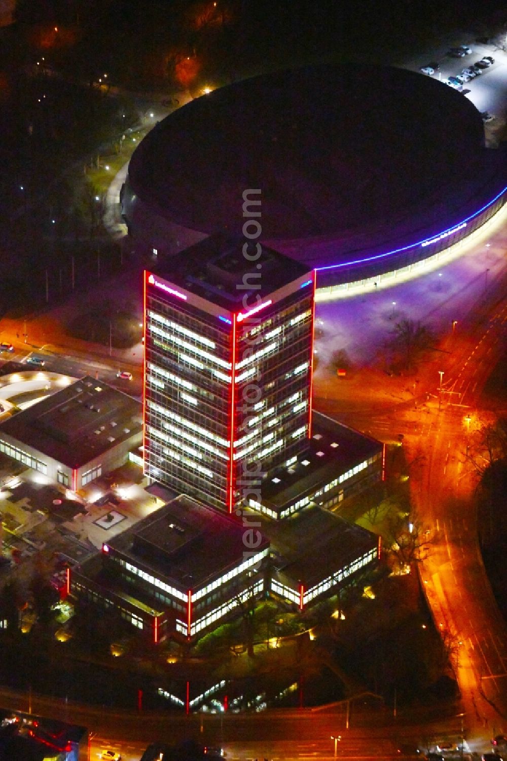 Braunschweig at night from the bird perspective: Night lighting Banking administration building of the financial services company Braunschweigische Landessparkasse on place Friedrich-Wilhelm-Platz in Brunswick in the state Lower Saxony, Germany