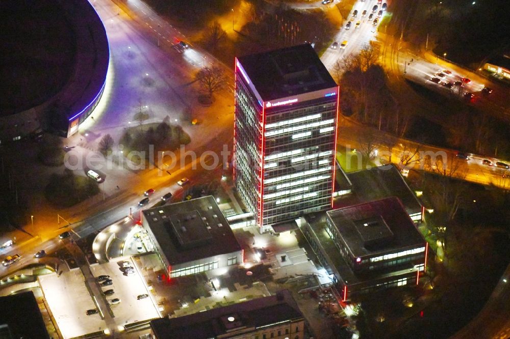 Braunschweig at night from the bird perspective: Night lighting Banking administration building of the financial services company Braunschweigische Landessparkasse on place Friedrich-Wilhelm-Platz in Brunswick in the state Lower Saxony, Germany