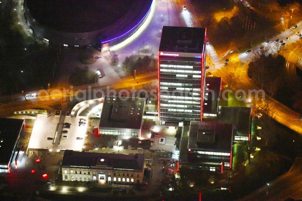 Aerial image at night Braunschweig - Night lighting Banking administration building of the financial services company Braunschweigische Landessparkasse on place Friedrich-Wilhelm-Platz in Brunswick in the state Lower Saxony, Germany