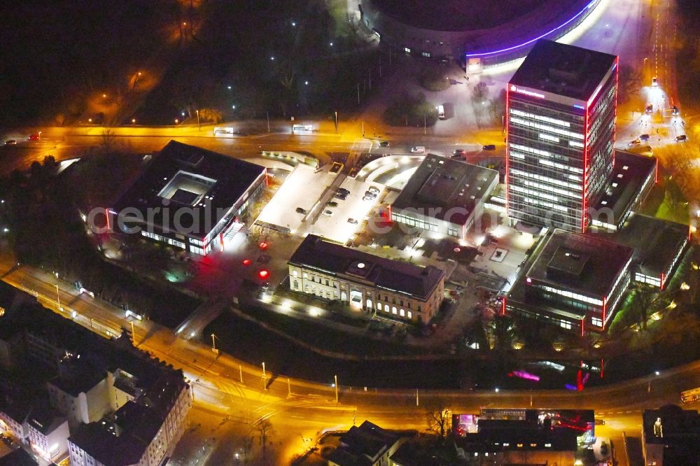 Braunschweig at night from the bird perspective: Night lighting Banking administration building of the financial services company Braunschweigische Landessparkasse on place Friedrich-Wilhelm-Platz in Brunswick in the state Lower Saxony, Germany