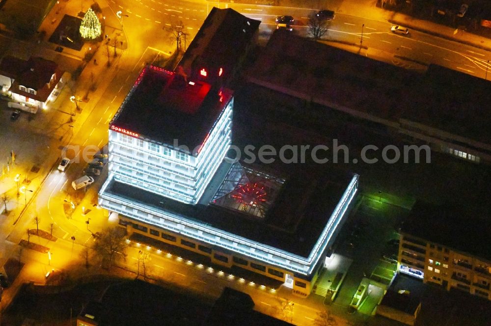 Aerial photograph at night Kulmbach - Night lighting Banking administration building of the financial services company of Sparkasse Kulmbach-Kronach - Hauptstelle on Fritz-Hornschuch-Strasse in Kulmbach in the state Bavaria, Germany