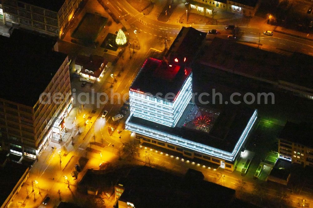 Aerial image at night Kulmbach - Night lighting Banking administration building of the financial services company of Sparkasse Kulmbach-Kronach - Hauptstelle on Fritz-Hornschuch-Strasse in Kulmbach in the state Bavaria, Germany