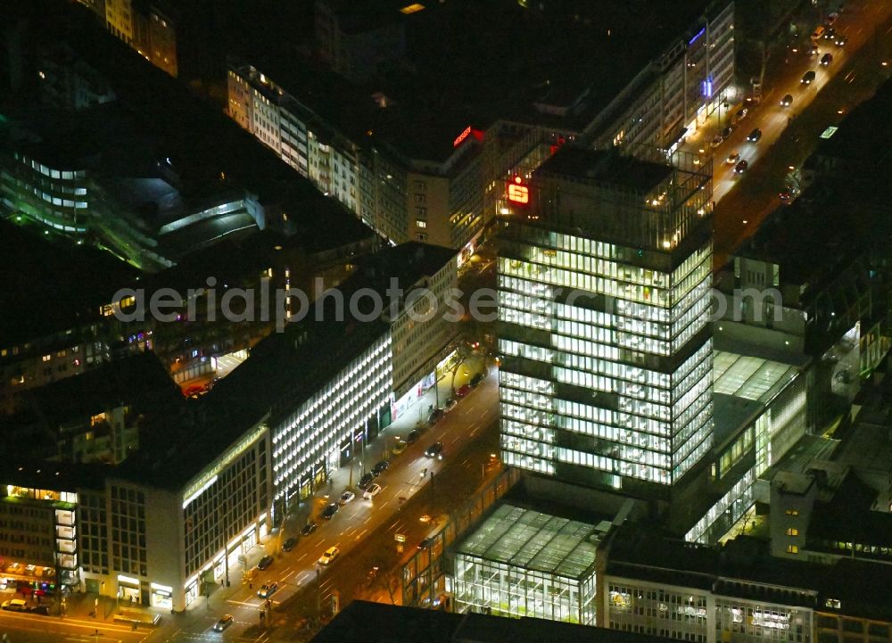 Düsseldorf at night from the bird perspective: Night lighting banking administration building of the financial services company Stadtsparkasse Duesseldorf in the district Stadtmitte in Duesseldorf in the state North Rhine-Westphalia, Germany