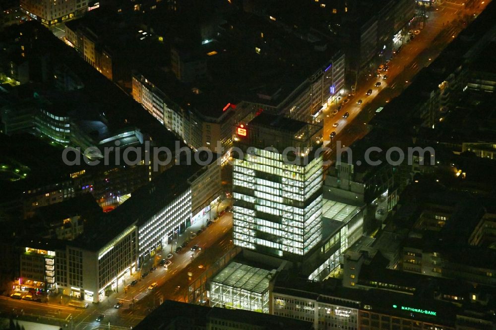 Aerial image at night Düsseldorf - Night lighting banking administration building of the financial services company Stadtsparkasse Duesseldorf in the district Stadtmitte in Duesseldorf in the state North Rhine-Westphalia, Germany