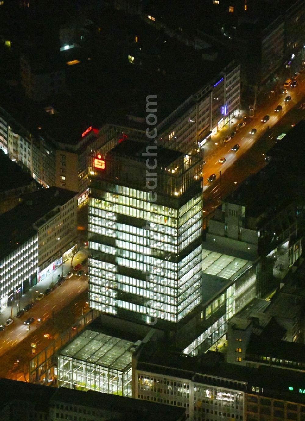 Düsseldorf at night from above - Night lighting banking administration building of the financial services company Stadtsparkasse Duesseldorf in the district Stadtmitte in Duesseldorf in the state North Rhine-Westphalia, Germany