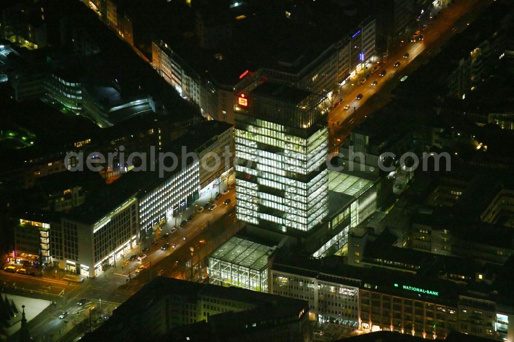 Düsseldorf at night from the bird perspective: Night lighting banking administration building of the financial services company Stadtsparkasse Duesseldorf in the district Stadtmitte in Duesseldorf in the state North Rhine-Westphalia, Germany