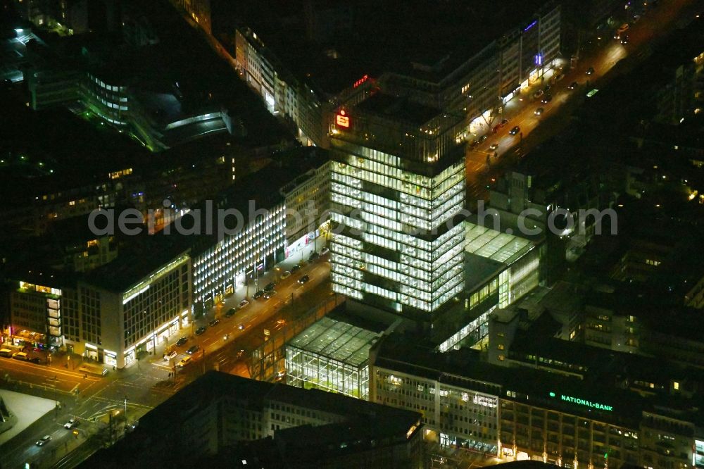 Aerial photograph at night Düsseldorf - Night lighting banking administration building of the financial services company Stadtsparkasse Duesseldorf in the district Stadtmitte in Duesseldorf in the state North Rhine-Westphalia, Germany