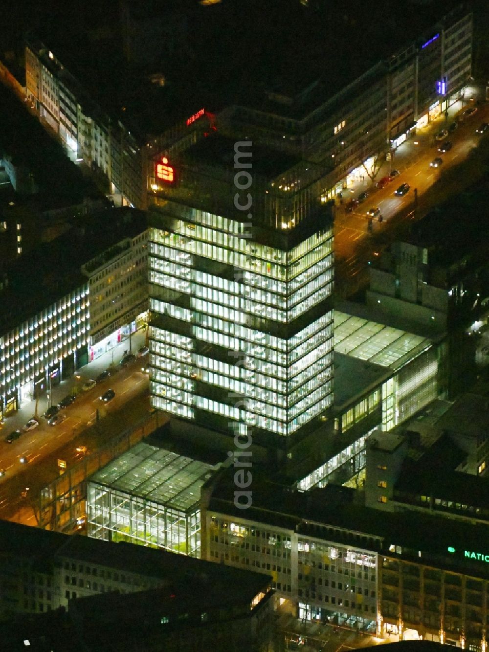 Aerial image at night Düsseldorf - Night lighting banking administration building of the financial services company Stadtsparkasse Duesseldorf in the district Stadtmitte in Duesseldorf in the state North Rhine-Westphalia, Germany