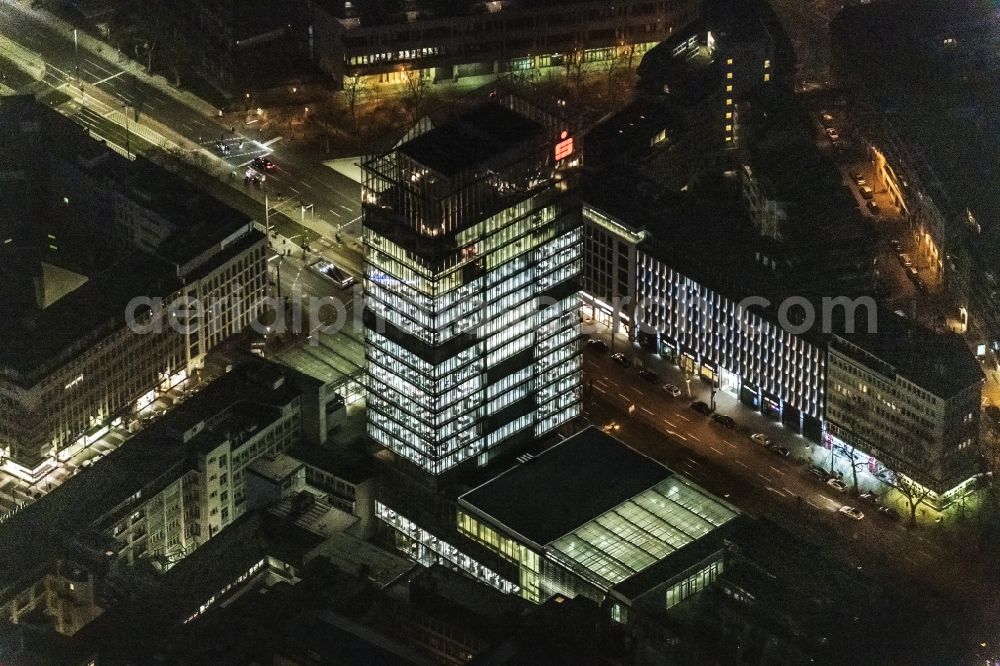 Düsseldorf at night from above - Night lighting banking administration building of the financial services company Stadtsparkasse Duesseldorf in the district Stadtmitte in Duesseldorf in the state North Rhine-Westphalia, Germany