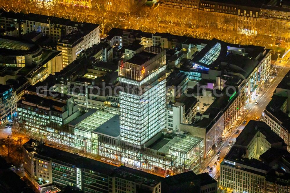 Düsseldorf at night from the bird perspective: Night lighting banking administration building of the financial services company Stadtsparkasse Duesseldorf in the district Stadtmitte in Duesseldorf in the state North Rhine-Westphalia, Germany