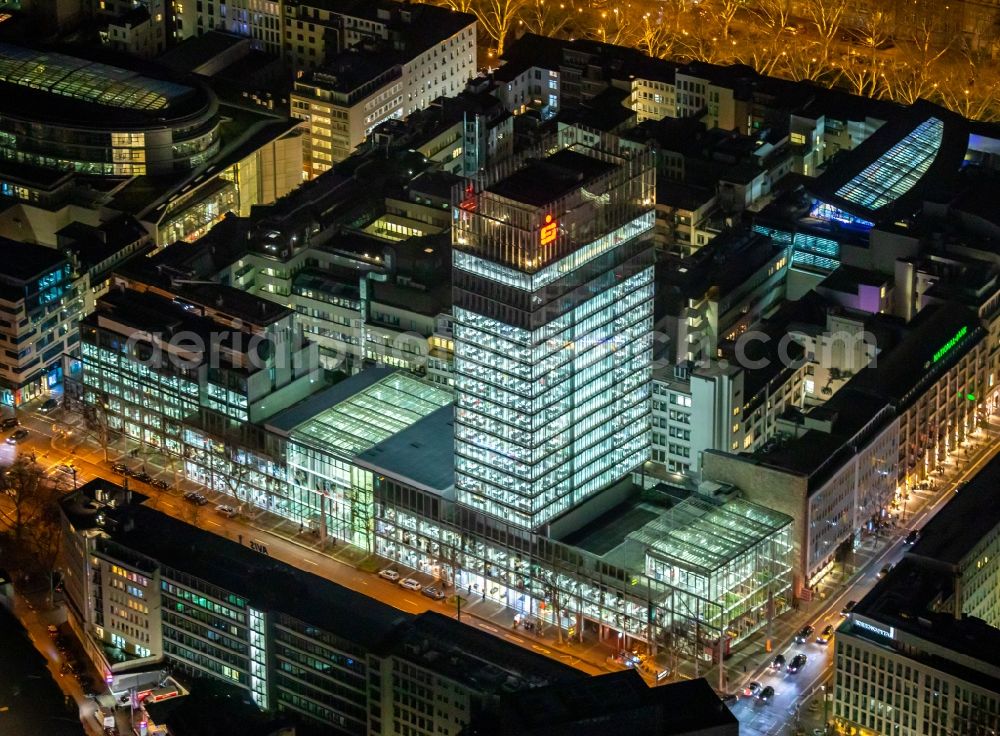 Aerial image at night Düsseldorf - Night lighting banking administration building of the financial services company Stadtsparkasse Duesseldorf in the district Stadtmitte in Duesseldorf in the state North Rhine-Westphalia, Germany