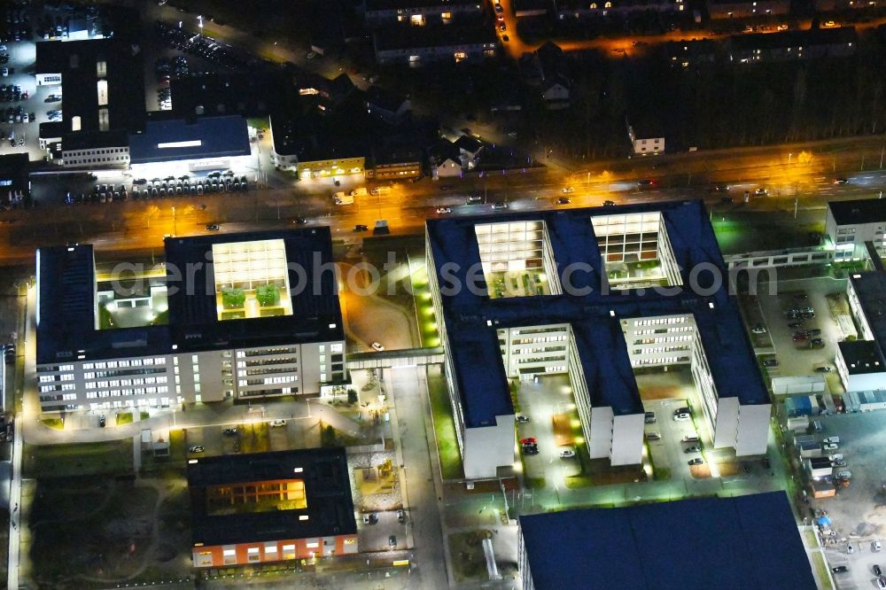 Aerial photograph at night Braunschweig - Night lighting Banking administration building of the financial services company Volkswagen Financial Services at Gifhorner street in Ruehme in Braunschweig in the state Lower Saxony