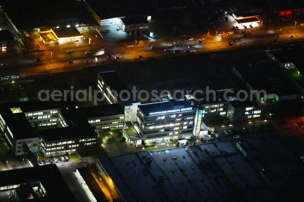 Aerial photograph at night Braunschweig - Night lighting Banking administration building of the financial services company of Volkswagen Financial Services - Filiale Braunschweig in the district Veltenhof-Ruehme in Braunschweig in the state Lower Saxony, Germany