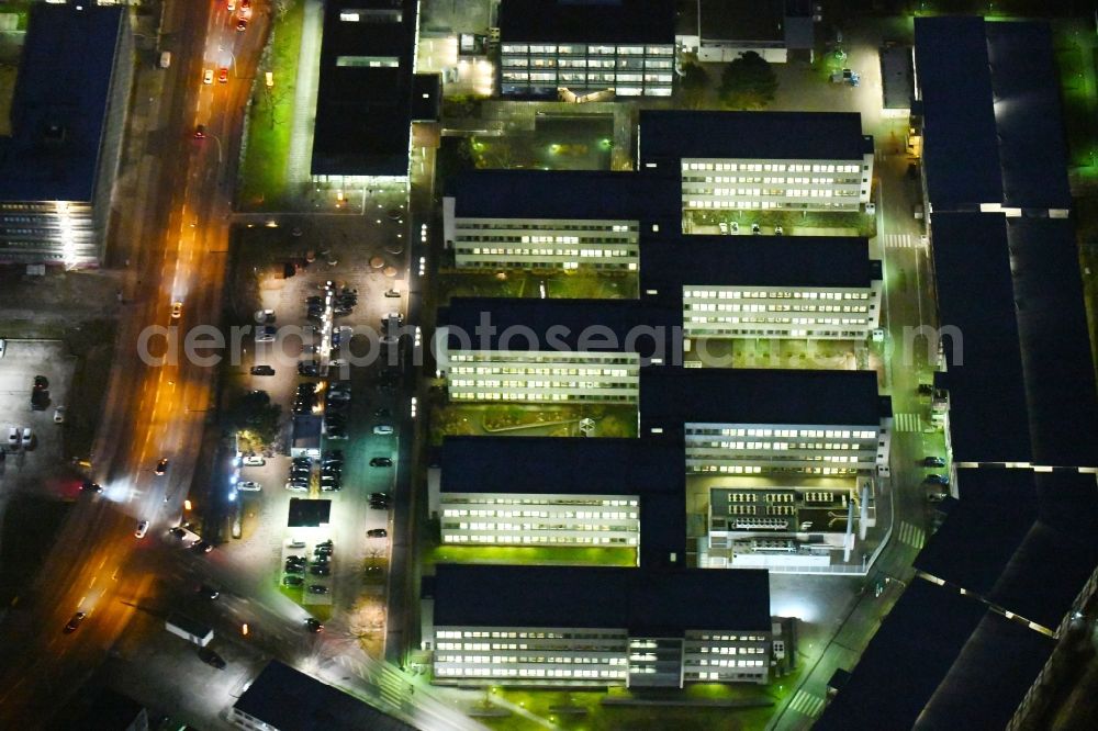 Aerial image at night Braunschweig - Night lighting Banking administration building of the financial services company of Volkswagen Financial Services - Filiale Braunschweig in the district Veltenhof-Ruehme in Braunschweig in the state Lower Saxony, Germany