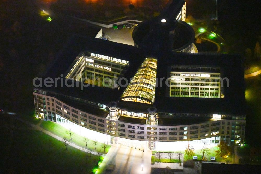 Aerial image at night Halle (Saale) - Night lighting Office and administration buildings of the insurance company Deutsche Rentenversicherung Mitteldeutschland on Paracelsusstrasse in Halle (Saale) in the state Saxony-Anhalt, Germany