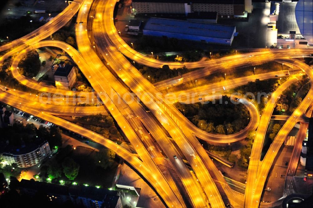 Aerial photograph at night Ludwigshafen am Rhein - Night lighting Viaduct of the expressway Hochstrasse Nord - B44 in Ludwigshafen am Rhein in the state Rhineland-Palatinate, Germany