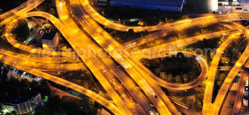 Aerial image at night Ludwigshafen am Rhein - Night lighting Viaduct of the expressway Hochstrasse Nord - B44 in Ludwigshafen am Rhein in the state Rhineland-Palatinate, Germany