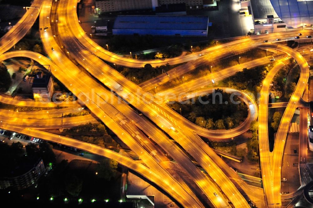 Ludwigshafen am Rhein at night from the bird perspective: Night lighting Viaduct of the expressway Hochstrasse Nord - B44 in Ludwigshafen am Rhein in the state Rhineland-Palatinate, Germany