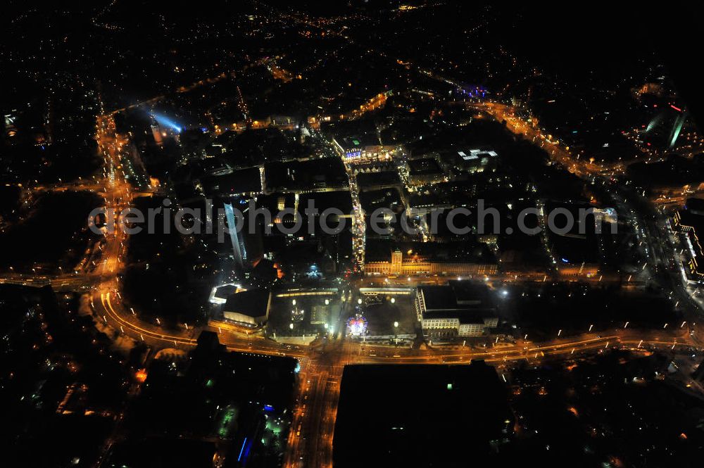 Leipzig at night from above - Nachtluftbild vom Altstadtzentrum und der Leipziger Innenstadt. Das Stadtzentrum wird geprägt durch das Areal am Hauptbahnhof, das Uni- Hochhaus und zahlreiche weitere Sehenswürdigkeiten der altehrwürdigen Messestadt. Night aerial view of the old town center and the city of Leipzig. The city center is dominated by the area at the railway station, the University Tower and other sights of the ancient trade fair city.