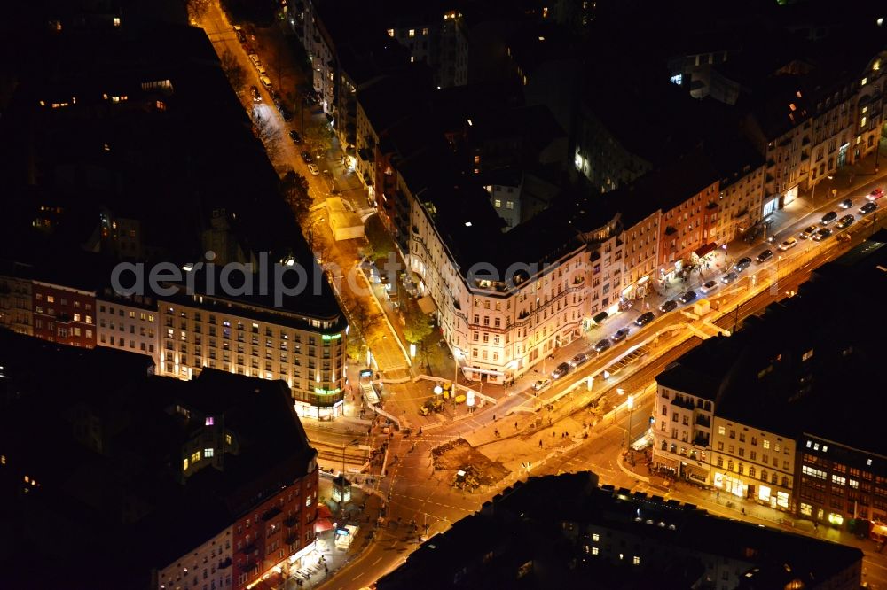 Aerial image at night Berlin - Night shot of the illuminated publice square Rosenthaler Platz with constriction site in Berlin-Mitte, a junction, on which meet the streets Rosenthaler Strasse, Brunnenstrasse and the Weinbergweg onto the Torstrasse