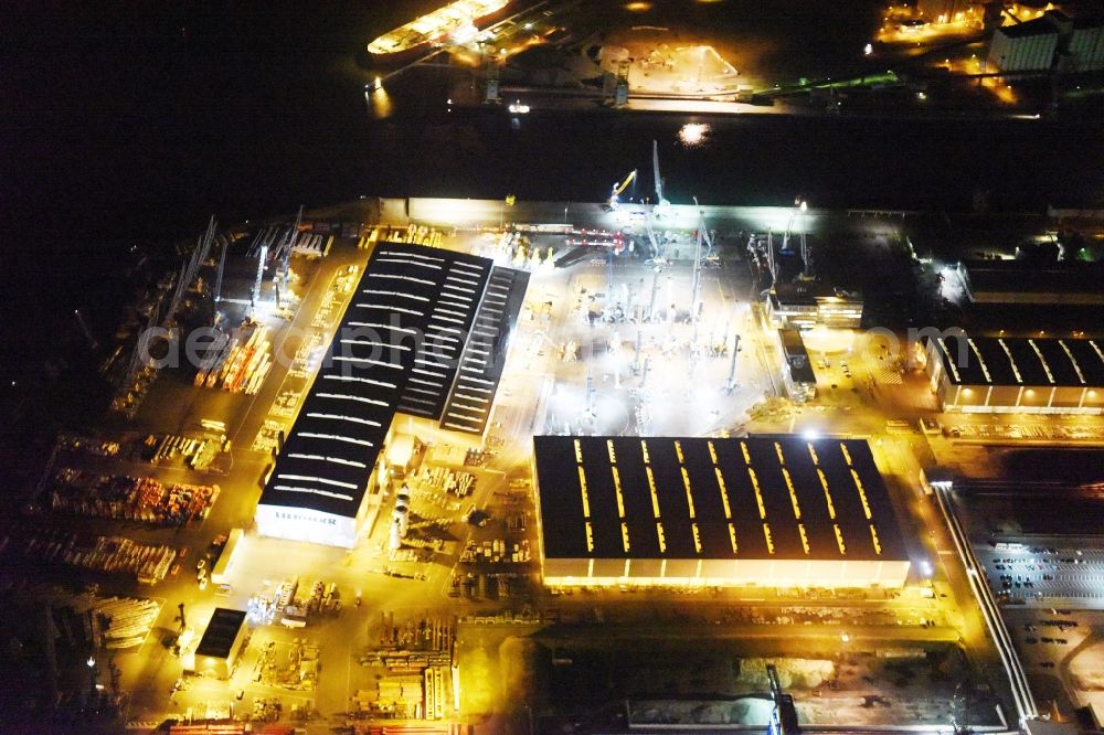 Aerial image at night Rostock - Night view company grounds and facilities of Liebherr-MCCtec GmbH in Rostock in the state Mecklenburg - Western Pomerania