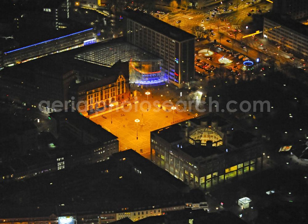 Aerial image at night Dortmund - Nachtluftbild vom Dortmunder Friedensplatz mit dem Alten Stadthaus und der Berswordthalle an der Kleppingstraße - Nordrhein-Westfalen / NW. Aerial night photograph / night shot of the square Friedensplatz with the old town-hall / town house and the Berswordt-hall in Dortmund - North Rhine-Westphalia / NW.