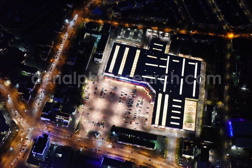 Aerial photograph at night Lübeck - Night view building of the construction market Bauhaus in the district Sankt Lorenz Nord in Luebeck in the state Schleswig-Holstein