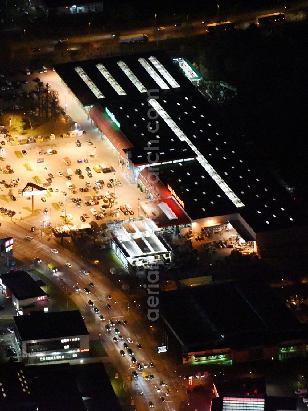 Aerial photograph at night Lübeck - Night view building of the construction market of hagebaumarkt in Luebeck in the state Schleswig-Holstein