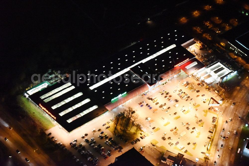 Lübeck at night from the bird perspective: Night view building of the construction market of hagebaumarkt in Luebeck in the state Schleswig-Holstein