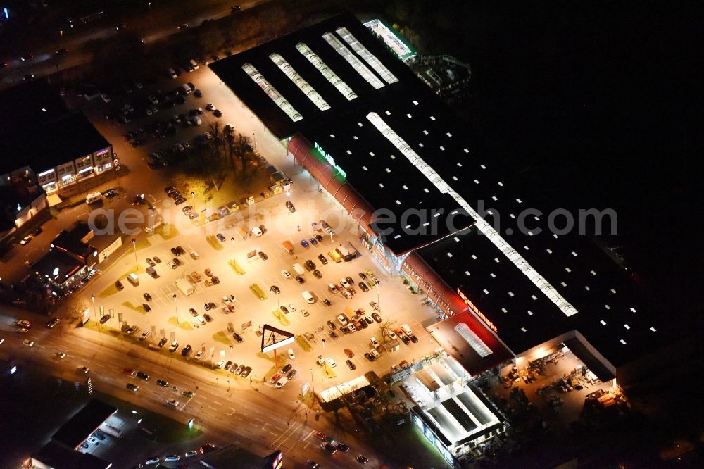 Lübeck at night from the bird perspective: Night view building of the construction market of hagebaumarkt in Luebeck in the state Schleswig-Holstein