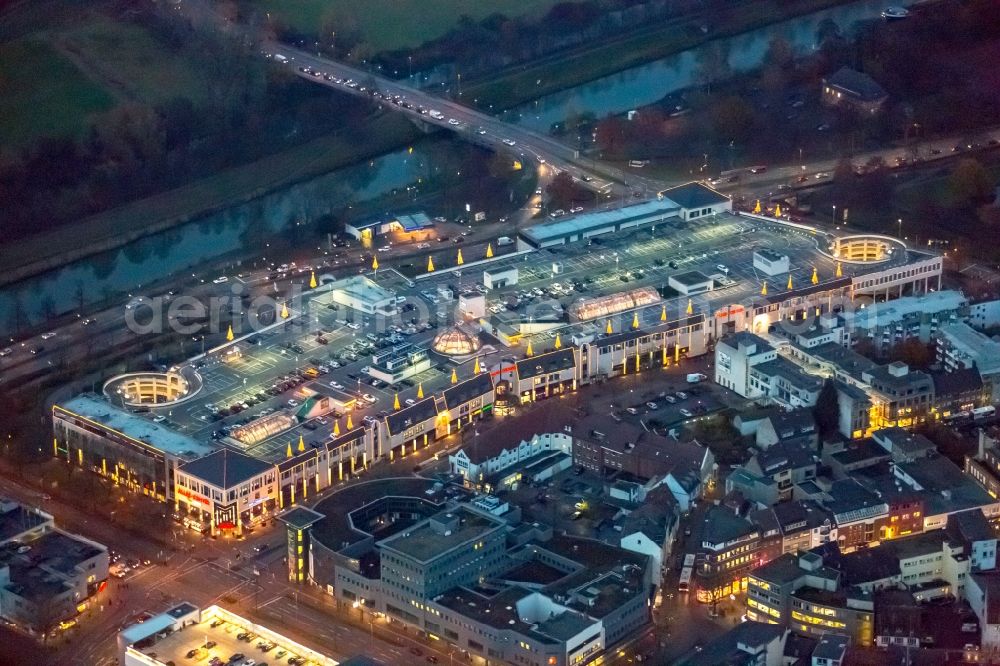 Hamm at night from the bird perspective: Night view building of the shopping center Allee-Center of the ECE projectmanagement with parking level in Hamm in the state North Rhine-Westphalia