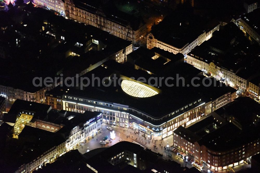 Aerial image at night Schwerin - Night view building of the shopping center Marienplatz-Galerie at the Merienplatz in Schwerin in the state Mecklenburg - Western Pomerania