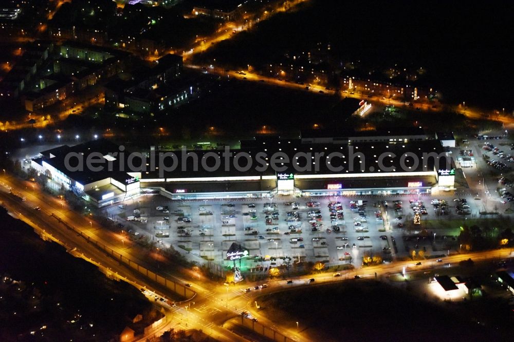 Aerial photograph at night Schwerin - Night view building of the shopping center seven seas centre in Schwerin in the state Mecklenburg - Western Pomerania