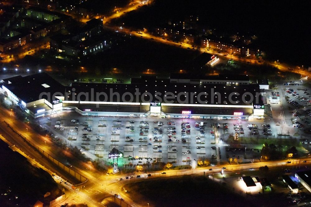 Aerial image at night Schwerin - Night view building of the shopping center seven seas centre in Schwerin in the state Mecklenburg - Western Pomerania