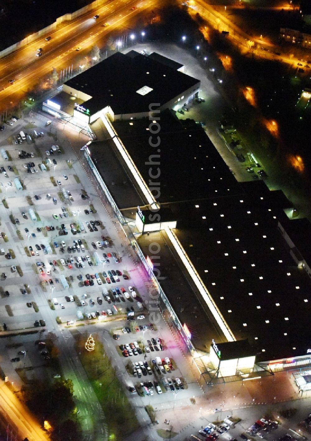 Aerial image at night Schwerin - Night view building of the shopping center seven seas centre in Schwerin in the state Mecklenburg - Western Pomerania