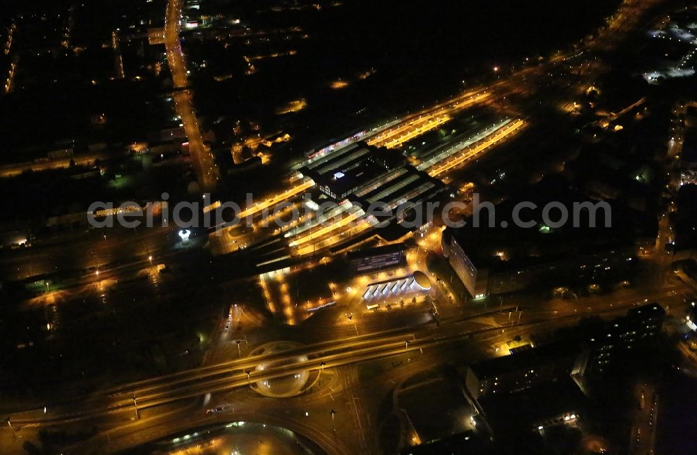 Aerial photograph at night Halle (Saale) - View of the main station in Halle ( Saale ) in the state Saxony-Anhalt at night