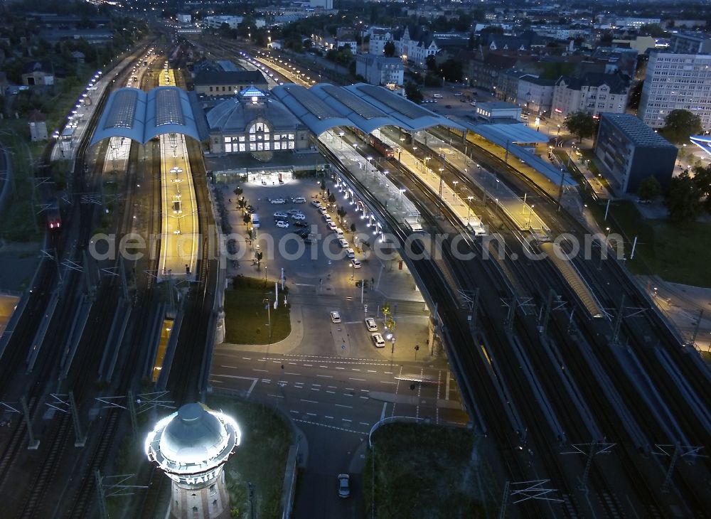 Aerial photograph at night Halle (Saale) - View of the main station in Halle ( Saale ) in the state Saxony-Anhalt at night